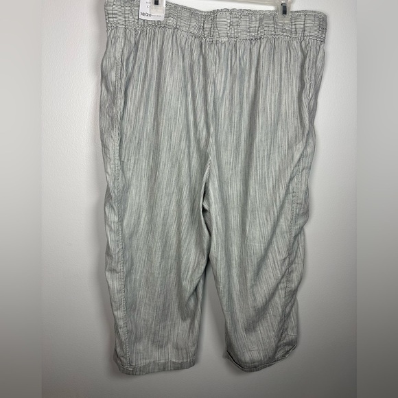 Lane Bryant Gray Capri Pants Relaxed Fit Soft Slub Striped Grey size 18/20 new - Picture 11 of 12
